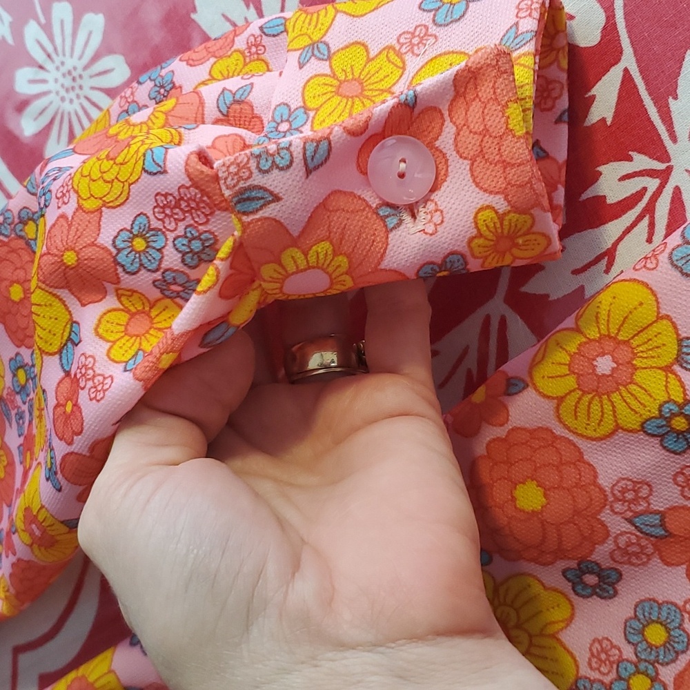 3/$25 "1970's Vintage" floral button up sz sm - Picture 6 of 13